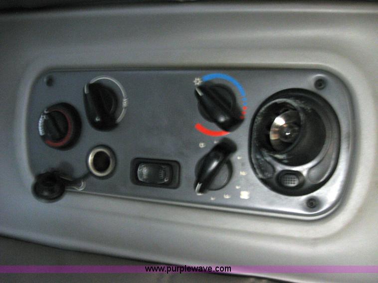 image for item 2032 2004 Freightliner Conventional Columbia 120 semi truck