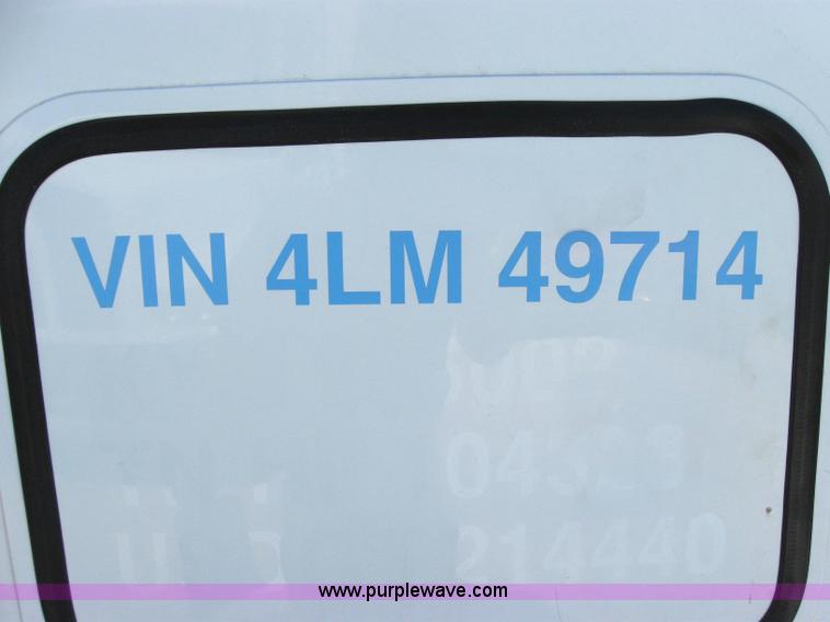 image for item 2032 2004 Freightliner Conventional Columbia 120 semi truck