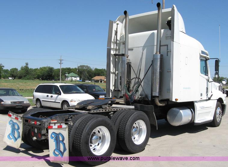 image for item 2033 2004 Freightliner Conventional Columbia semi truck