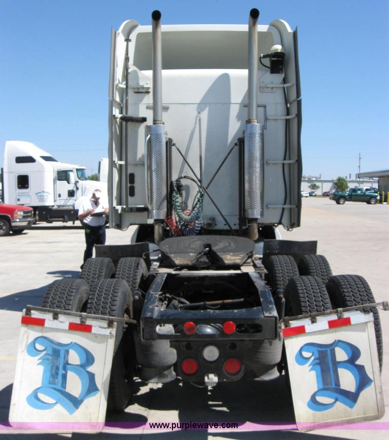 image for item 2033 2004 Freightliner Conventional Columbia semi truck