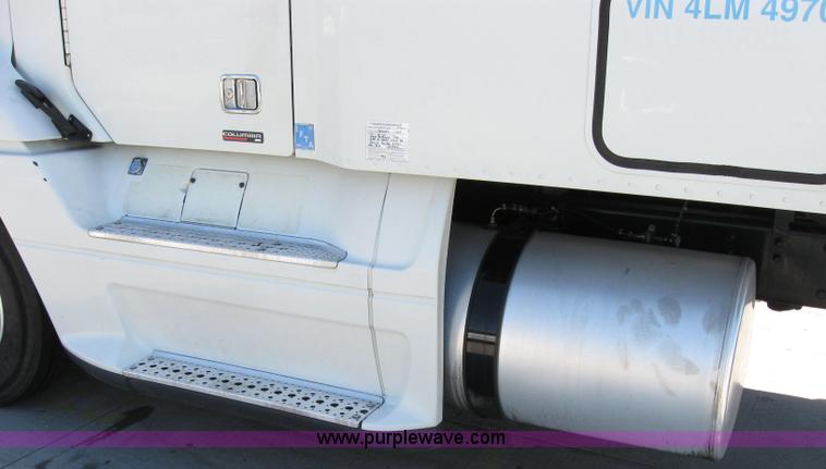 image for item 2033 2004 Freightliner Conventional Columbia semi truck