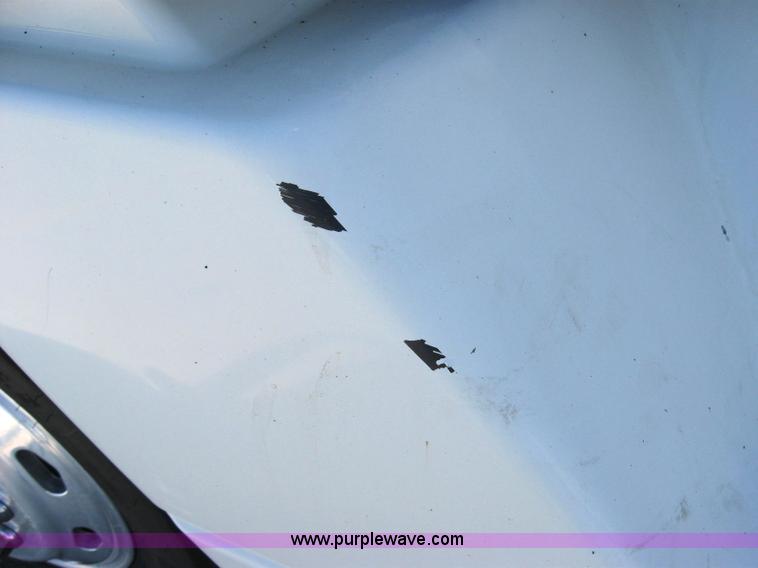 image for item 2033 2004 Freightliner Conventional Columbia semi truck