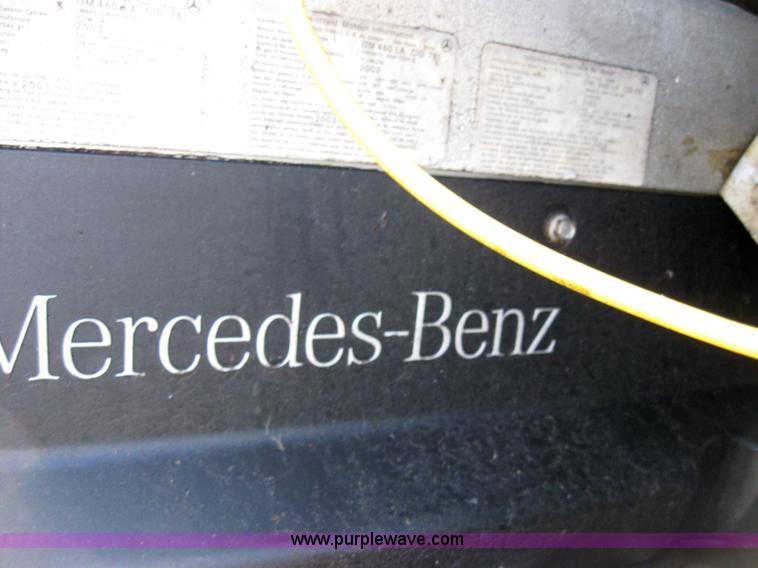 image for item 2033 2004 Freightliner Conventional Columbia semi truck