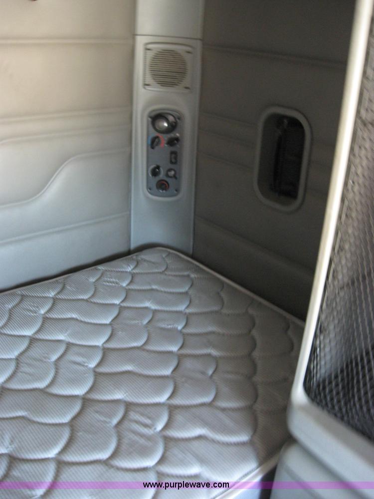 image for item 2033 2004 Freightliner Conventional Columbia semi truck