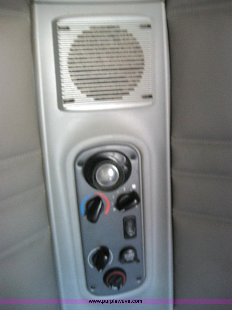 image for item 2033 2004 Freightliner Conventional Columbia semi truck