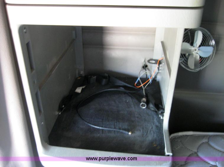 image for item 2033 2004 Freightliner Conventional Columbia semi truck