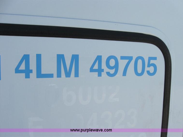 image for item 2033 2004 Freightliner Conventional Columbia semi truck