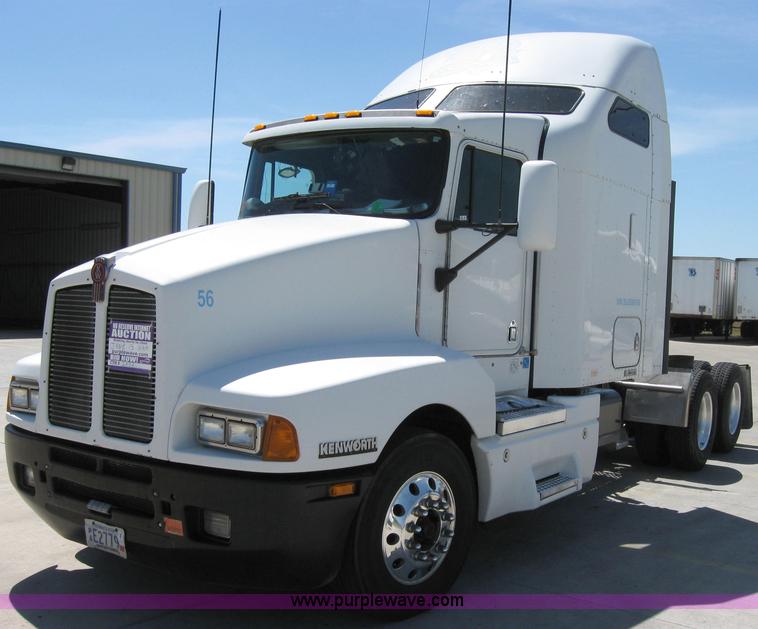 image for item 2034 2005 Kenworth Construct T600 semi truck