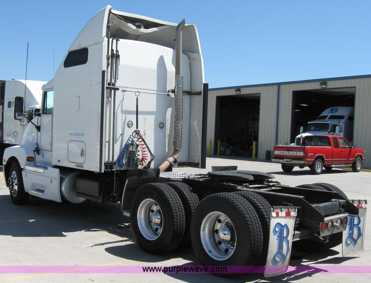 image for item 2034 2005 Kenworth Construct T600 semi truck