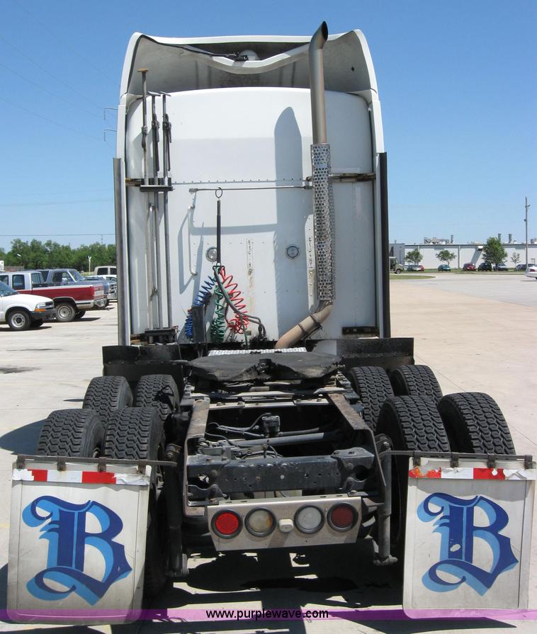 image for item 2034 2005 Kenworth Construct T600 semi truck
