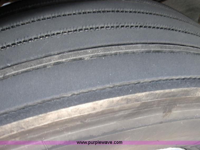 image for item 2034 2005 Kenworth Construct T600 semi truck