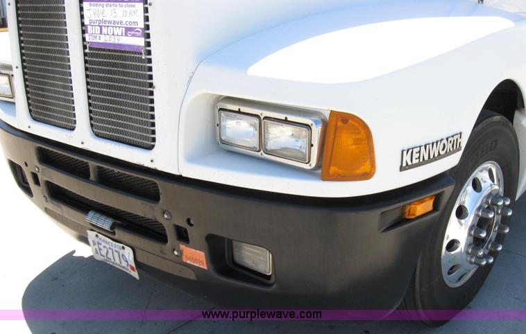image for item 2034 2005 Kenworth Construct T600 semi truck