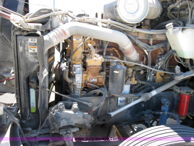 image for item 2034 2005 Kenworth Construct T600 semi truck