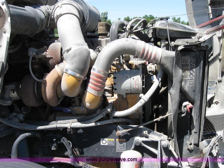 image for item 2034 2005 Kenworth Construct T600 semi truck