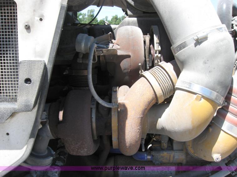 image for item 2034 2005 Kenworth Construct T600 semi truck