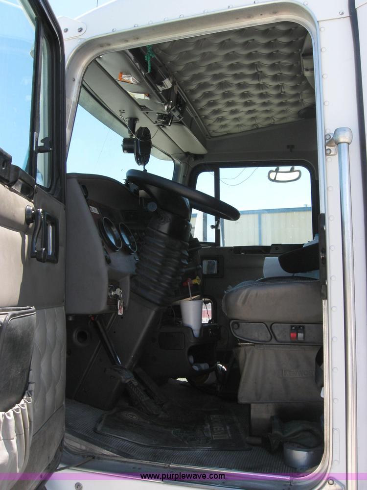 image for item 2034 2005 Kenworth Construct T600 semi truck