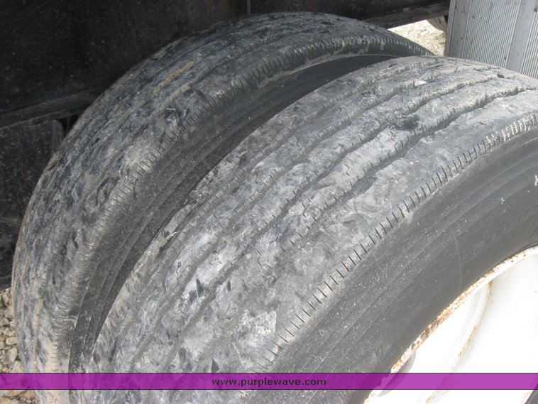 image for item 2293 1993 Fontaine 48' flat bed semi trailer