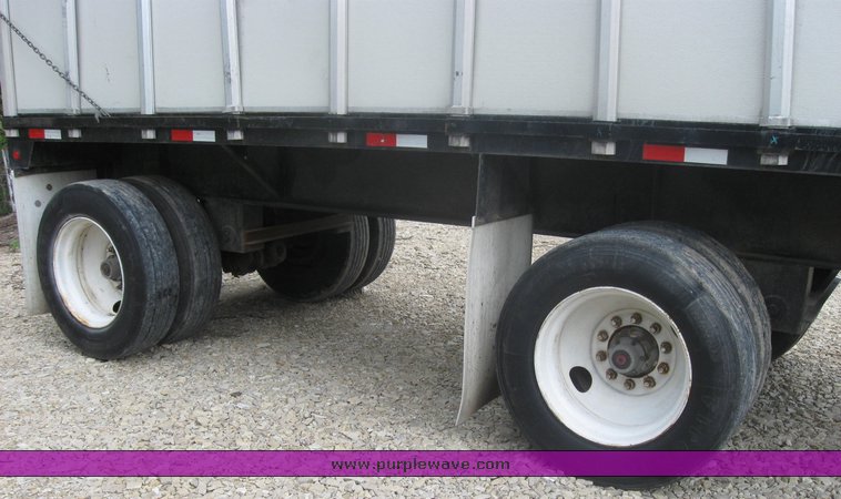 image for item 2293 1993 Fontaine 48' flat bed semi trailer