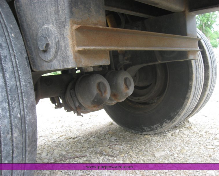 image for item 2293 1993 Fontaine 48' flat bed semi trailer