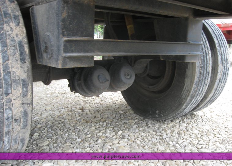 image for item 2293 1993 Fontaine 48' flat bed semi trailer