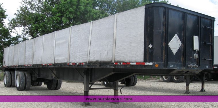 image for item 2294 1988 Lufkin FL-75 48' flat bed semi trailer