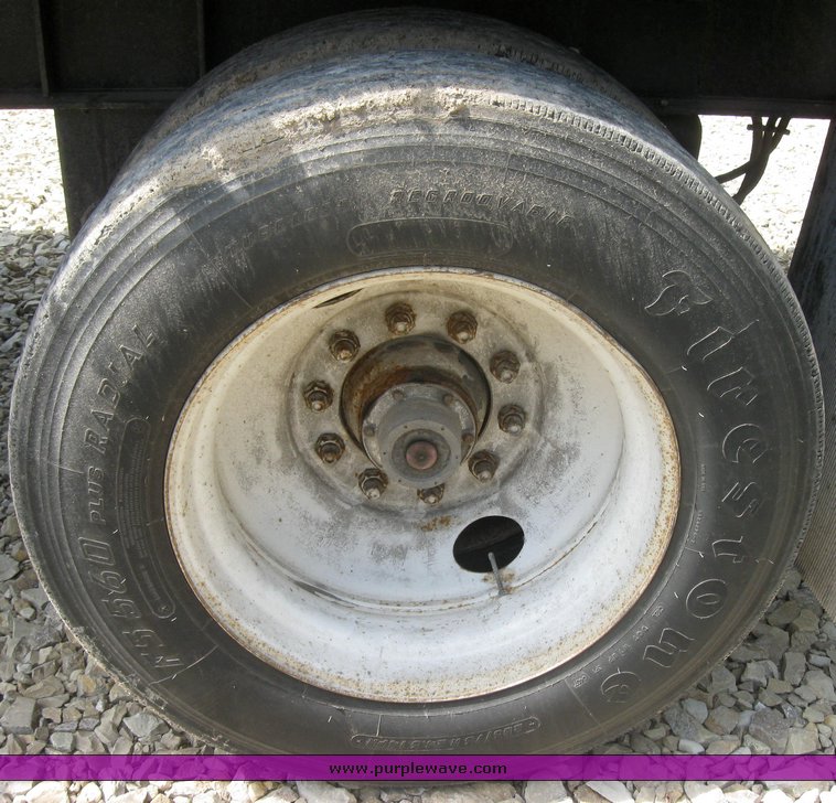 image for item 2294 1988 Lufkin FL-75 48' flat bed semi trailer