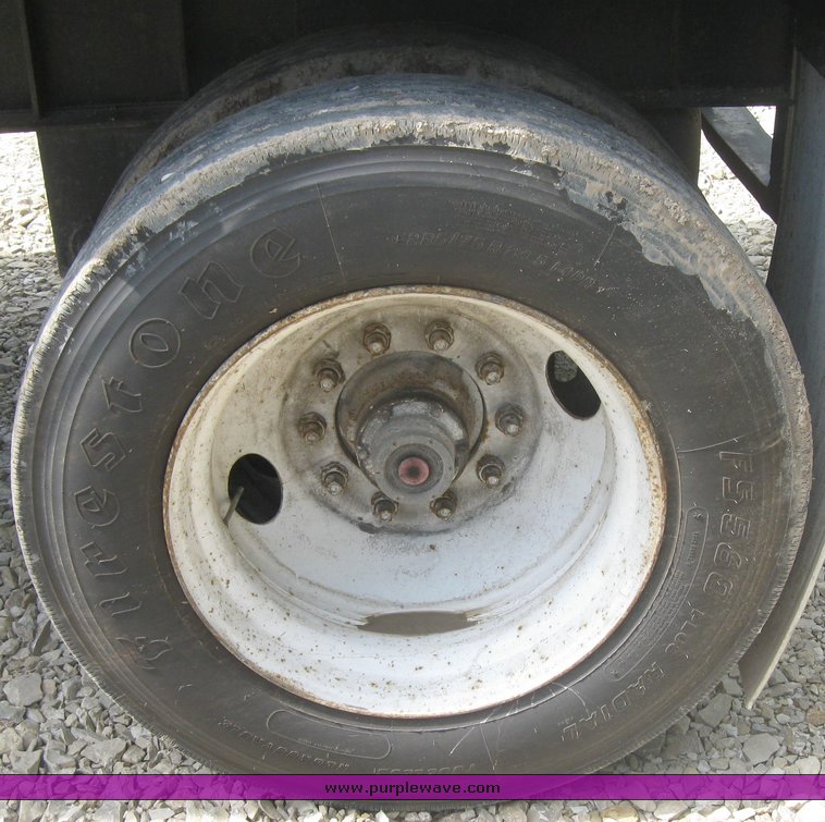 image for item 2294 1988 Lufkin FL-75 48' flat bed semi trailer