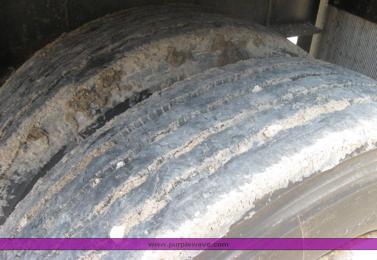 image for item 2294 1988 Lufkin FL-75 48' flat bed semi trailer