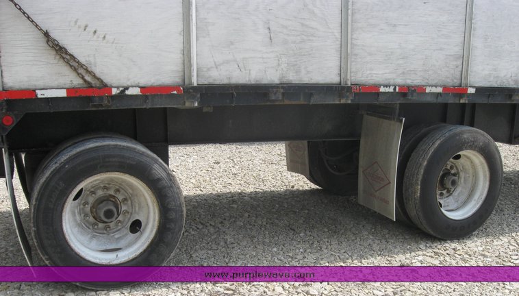 image for item 2294 1988 Lufkin FL-75 48' flat bed semi trailer