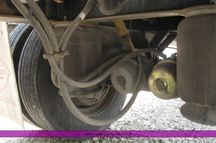 image for item 2294 1988 Lufkin FL-75 48' flat bed semi trailer