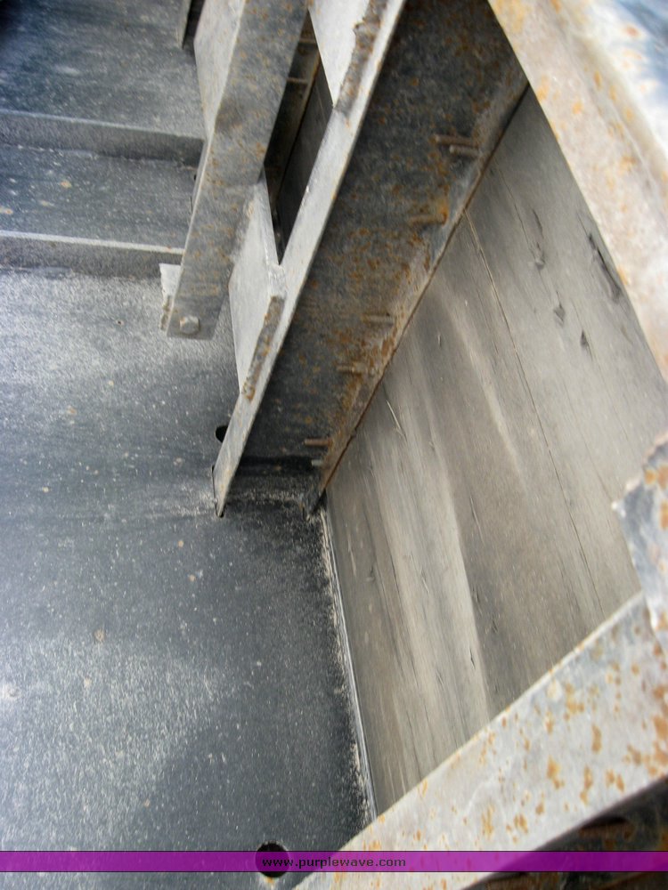 image for item 2294 1988 Lufkin FL-75 48' flat bed semi trailer