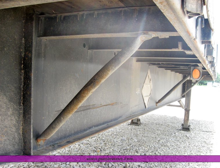 image for item 2294 1988 Lufkin FL-75 48' flat bed semi trailer