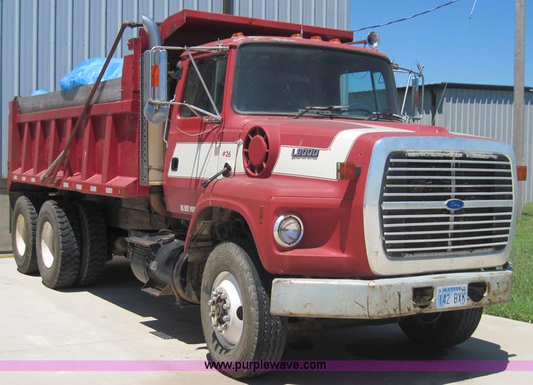 image for item 3012 1992 Ford Conventional LS9000 dump truck