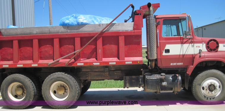 image for item 3012 1992 Ford Conventional LS9000 dump truck