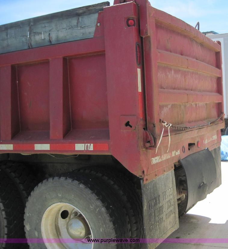 image for item 3012 1992 Ford Conventional LS9000 dump truck