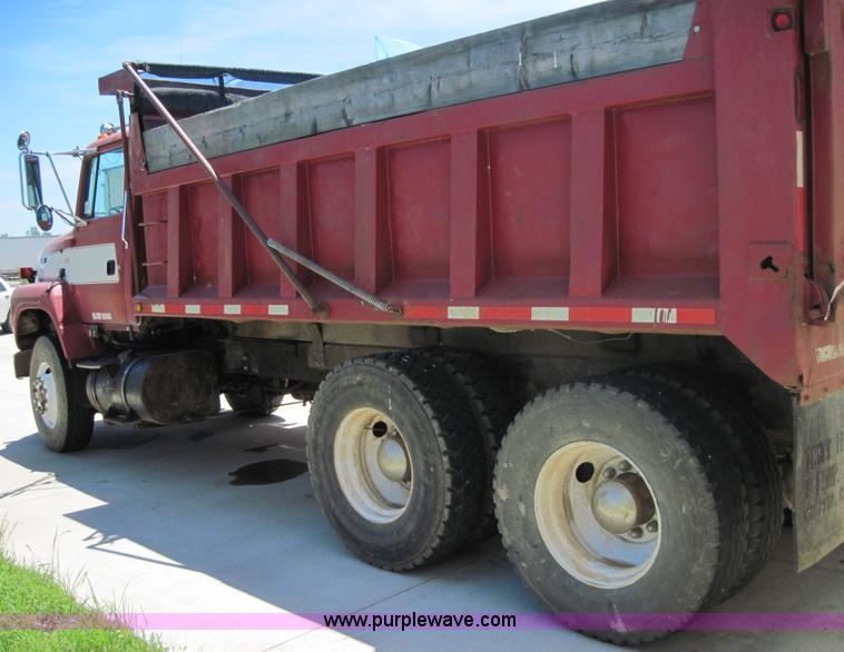 image for item 3012 1992 Ford Conventional LS9000 dump truck