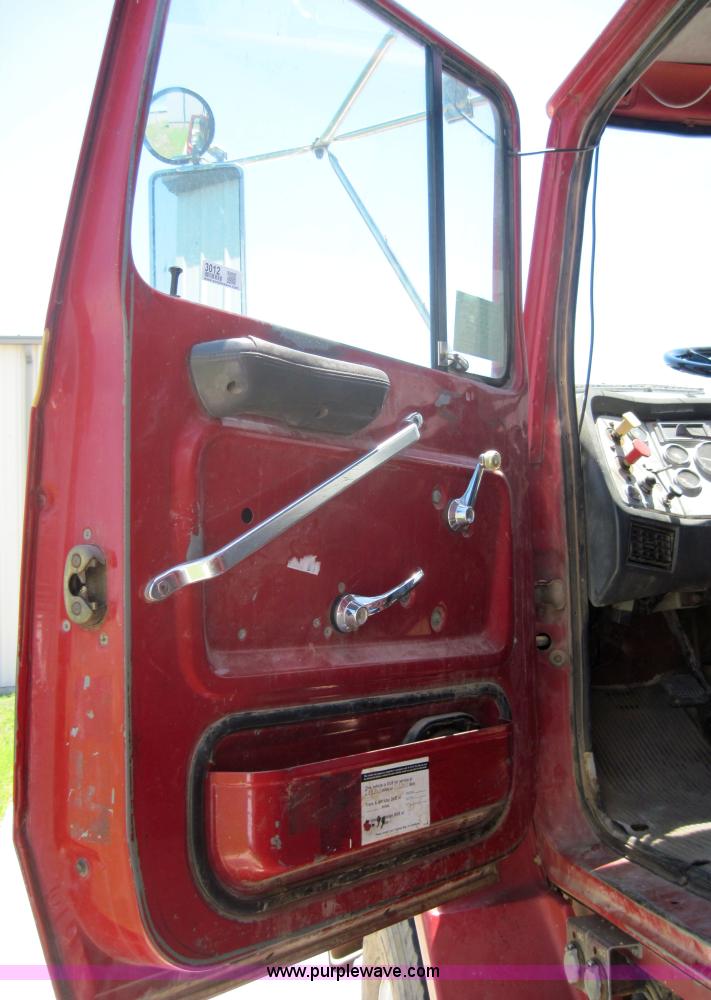image for item 3012 1992 Ford Conventional LS9000 dump truck