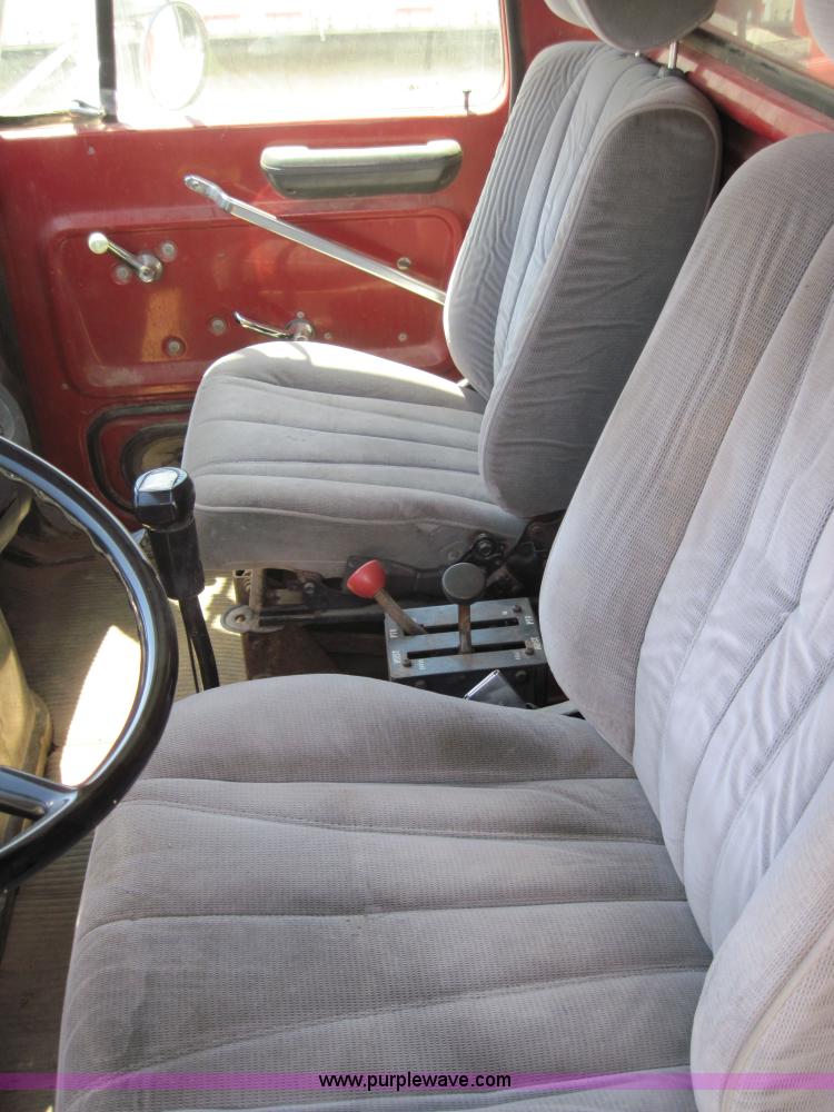 image for item 3012 1992 Ford Conventional LS9000 dump truck