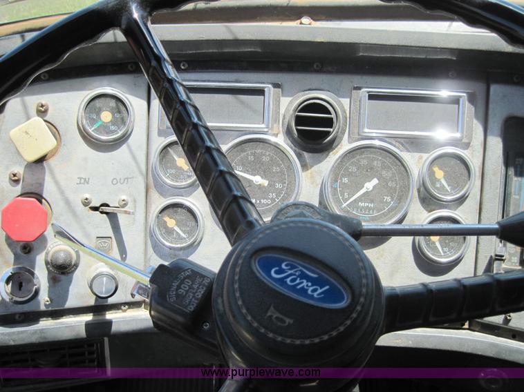 image for item 3012 1992 Ford Conventional LS9000 dump truck