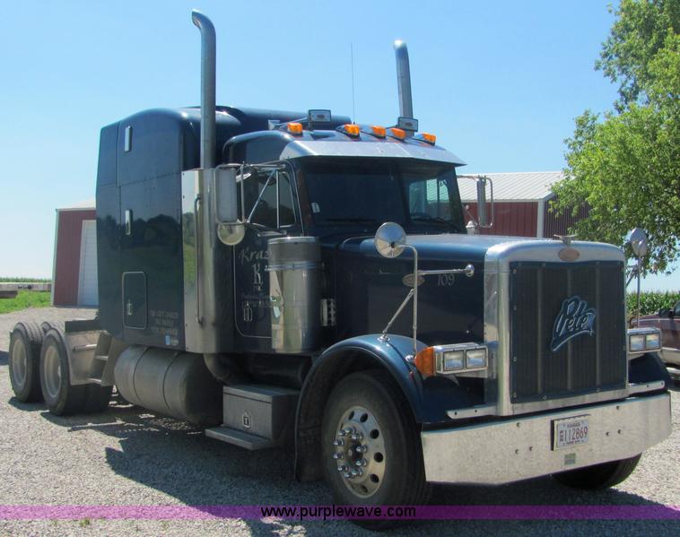 image for item 4634 2000 Peterbilt Conventional 379 semi truck