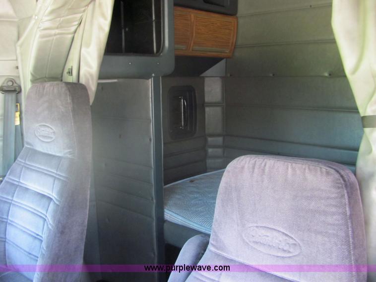 image for item 4634 2000 Peterbilt Conventional 379 semi truck