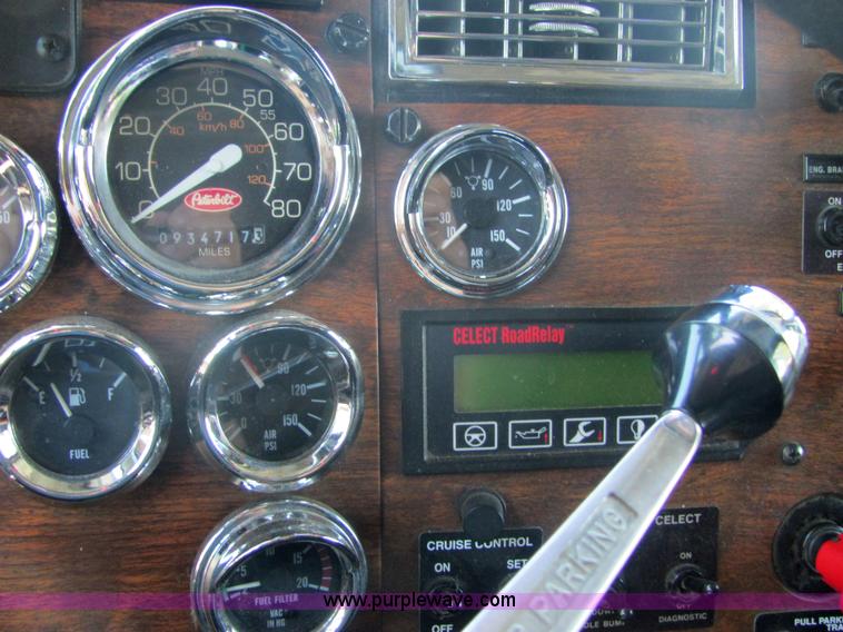 image for item 4634 2000 Peterbilt Conventional 379 semi truck