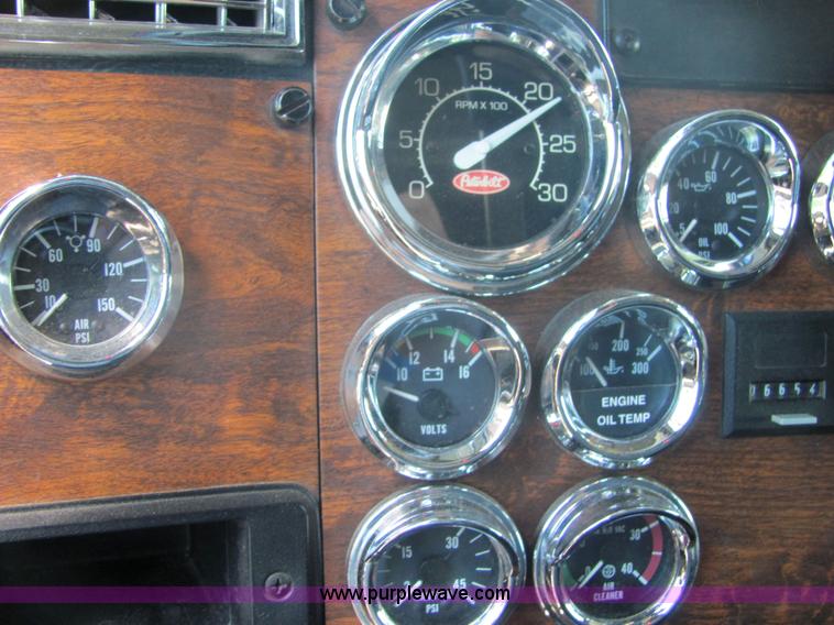 image for item 4634 2000 Peterbilt Conventional 379 semi truck