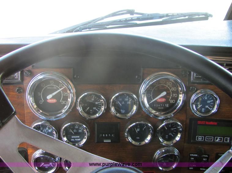 image for item 4634 2000 Peterbilt Conventional 379 semi truck