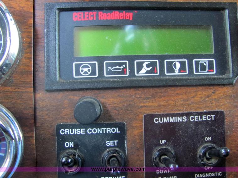 image for item 4634 2000 Peterbilt Conventional 379 semi truck