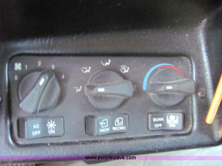 image for item 4634 2000 Peterbilt Conventional 379 semi truck