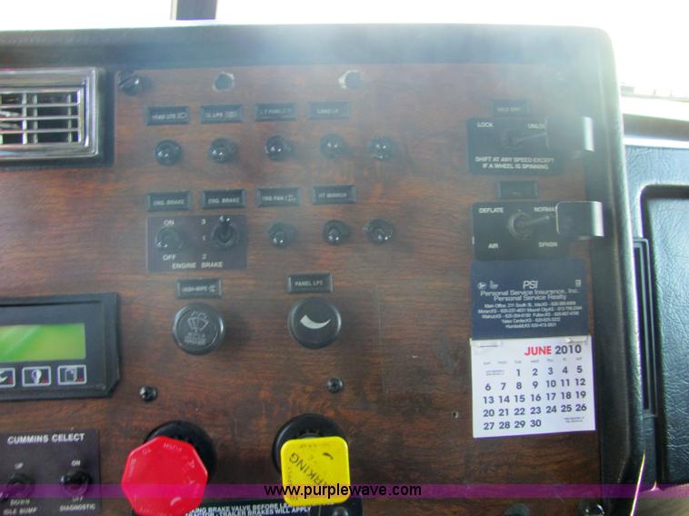 image for item 4634 2000 Peterbilt Conventional 379 semi truck