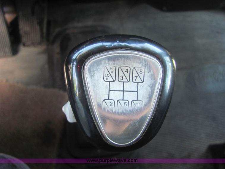 image for item 4634 2000 Peterbilt Conventional 379 semi truck