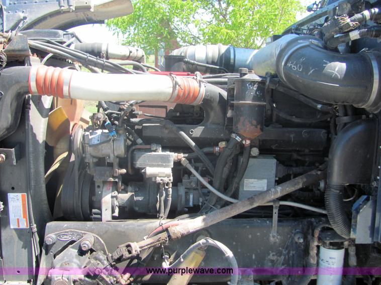 image for item 4634 2000 Peterbilt Conventional 379 semi truck