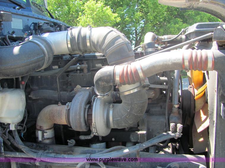 image for item 4634 2000 Peterbilt Conventional 379 semi truck